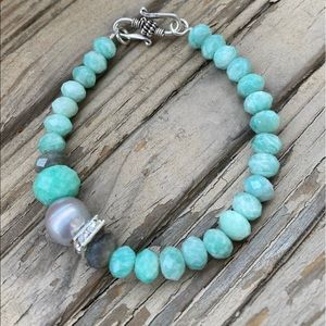 Bracelet handcrafted with Opals